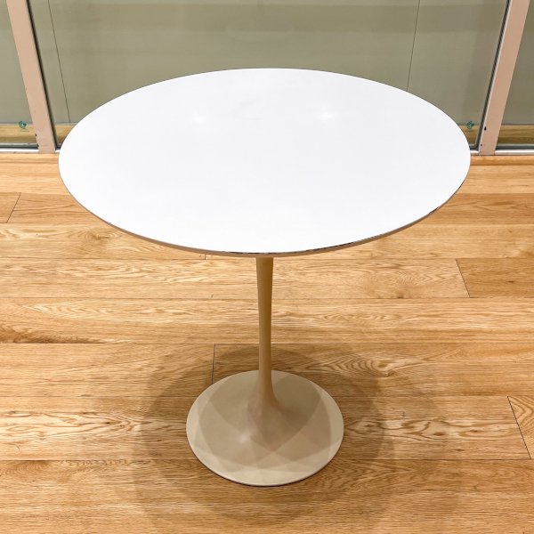 Tulip Side Table / Eero Saarinen