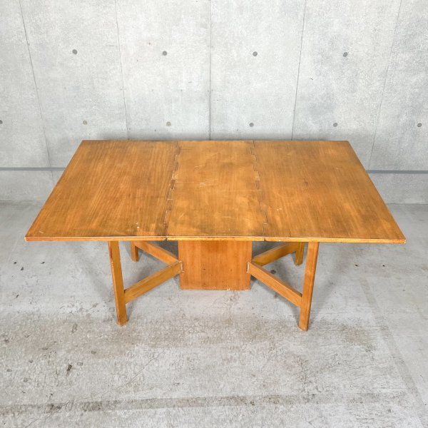 Gate Leg Dining Table Model. 4656<img class='new_mark_img2' src='https://img.shop-pro.jp/img/new/icons5.gif' style='border:none;display:inline;margin:0px;padding:0px;width:auto;' />