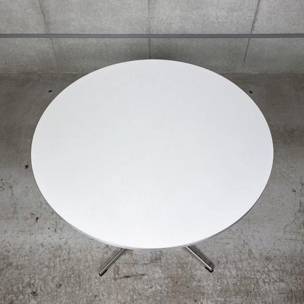 Circular Table Model No.A622 / Arne Jacobsen - MID-Century