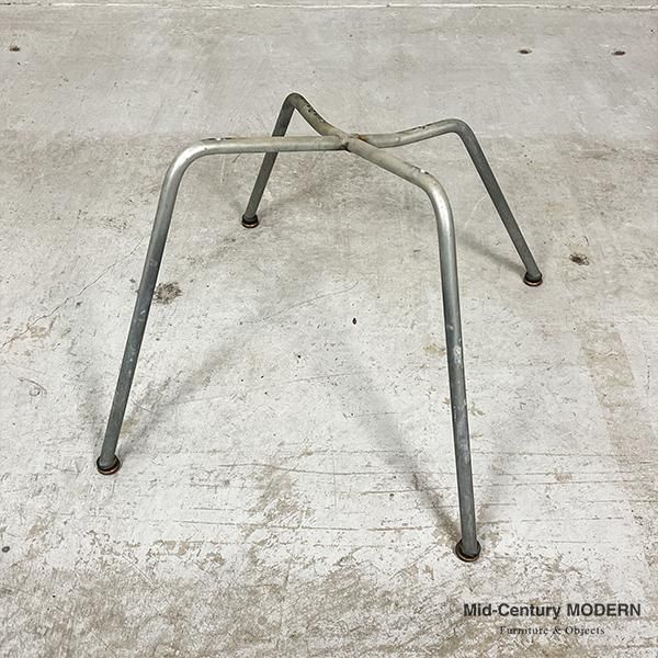 イームズベース - MID-Century MODERN