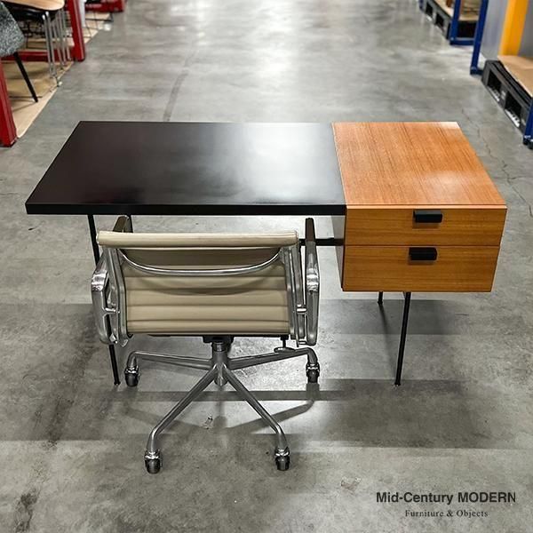 Pierre Paulin F031 Desk Teak / Used<img class='new_mark_img2' src='https://img.shop-pro.jp/img/new/icons47.gif' style='border:none;display:inline;margin:0px;padding:0px;width:auto;' />