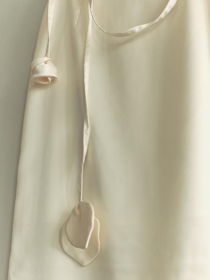 スカート rosary moon/Flower Belted Satin Skirt Flower Belted Satin Skirt - ROSARYMOON OFFICIAL WEB STORE