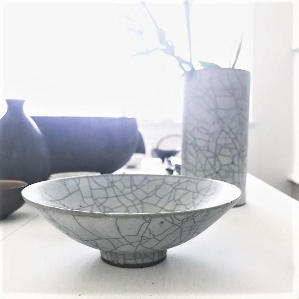 陶器|作家:高田志保|炭入り貫入鉢 |hounoki 陶器|作家:高田志保|炭入り貫入鉢 |hounoki