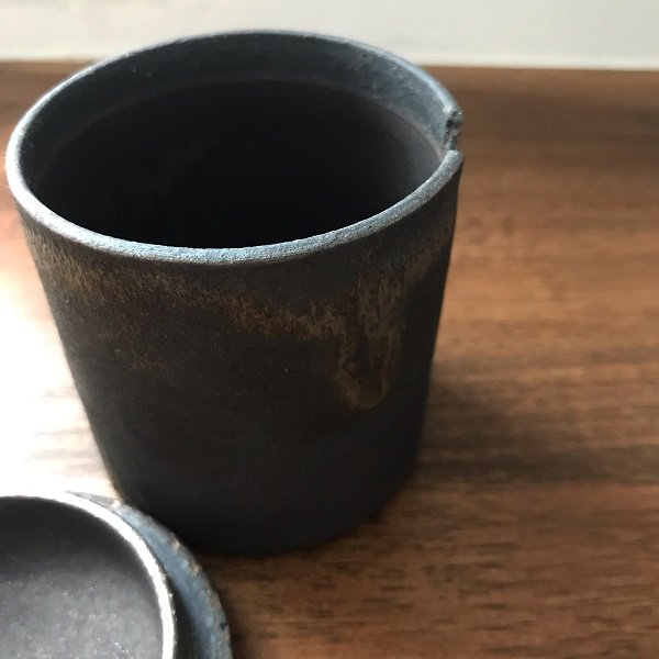 陶器|作家:高田志保 黒釉蓋物|hounoki