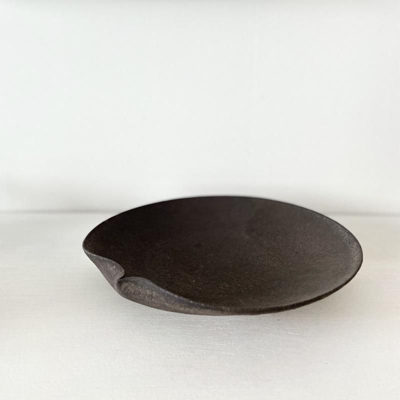 陶器|高田志保 黒釉八寸片口皿||hounoki 陶器|高田志保 黒釉八寸片口皿||hounoki