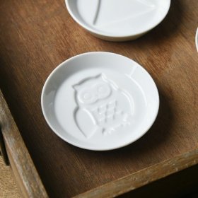 かげあそび【ふくろう】 8.2cm白磁醤油皿 ふくろう[日本製/美濃焼/和食器]