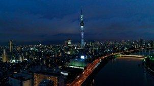 東京スカイツリー夜景空撮 ティルトアップ