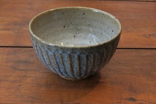青釉彫飯碗（信楽焼）
