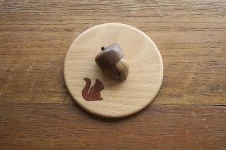 どんぐりの蓋・リス(ブナ)