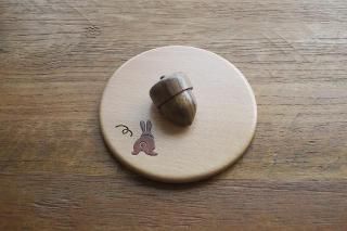 どんぐりの蓋・ウサギ(ブナ)