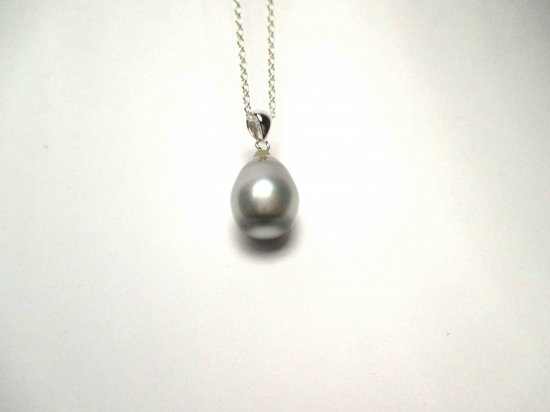 シルバー南洋真珠のネックレス