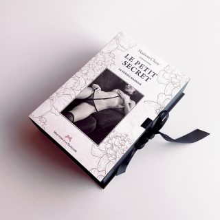 MAISON CLOSE/Book in Open Thong w Harness...''Le Petit Secret''(609968)