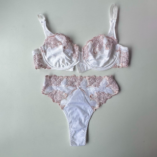 <img class='new_mark_img1' src='https://img.shop-pro.jp/img/new/icons20.gif' style='border:none;display:inline;margin:0px;padding:0px;width:auto;' />Empreinte/Underwire Braġ95C