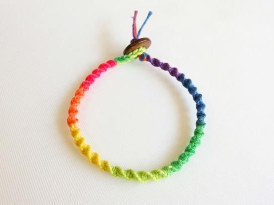 ヘンプ・ツイストブレスレット - LGBTsとAllyのためのレインボー