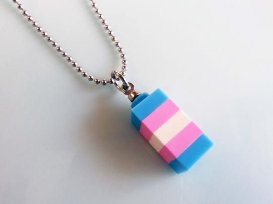 レゴブロックネックレス（トランスジェンダーカラー） - LGBTsと