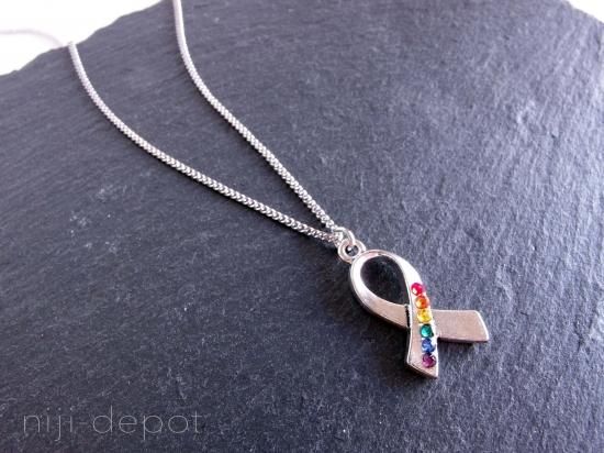 プライドリボン・スワロフスキーネックレス - LGBTsとAllyのため プライドリボン・スワロフスキーネックレス - LGBTsとAllyのため