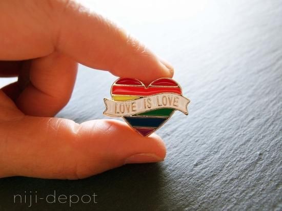 Love is Love ピンバッジ - LGBTsとAllyのためのレインボー