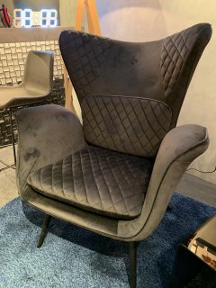<img class='new_mark_img1' src='https://img.shop-pro.jp/img/new/icons5.gif' style='border:none;display:inline;margin:0px;padding:0px;width:auto;' />Arm Chair Tudor Velvet Black