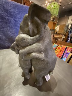 <img class='new_mark_img1' src='https://img.shop-pro.jp/img/new/icons48.gif' style='border:none;display:inline;margin:0px;padding:0px;width:auto;' />Deco Figurine Elephant Hug