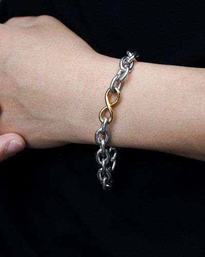 <p>roundabout</p>CROSS-OVER BRACELET 