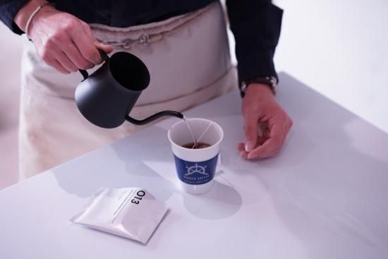 【て】珈琲グッズ Z/X COFFEEではオリジナルグッズやコーヒー豆、抽出器具の販売も