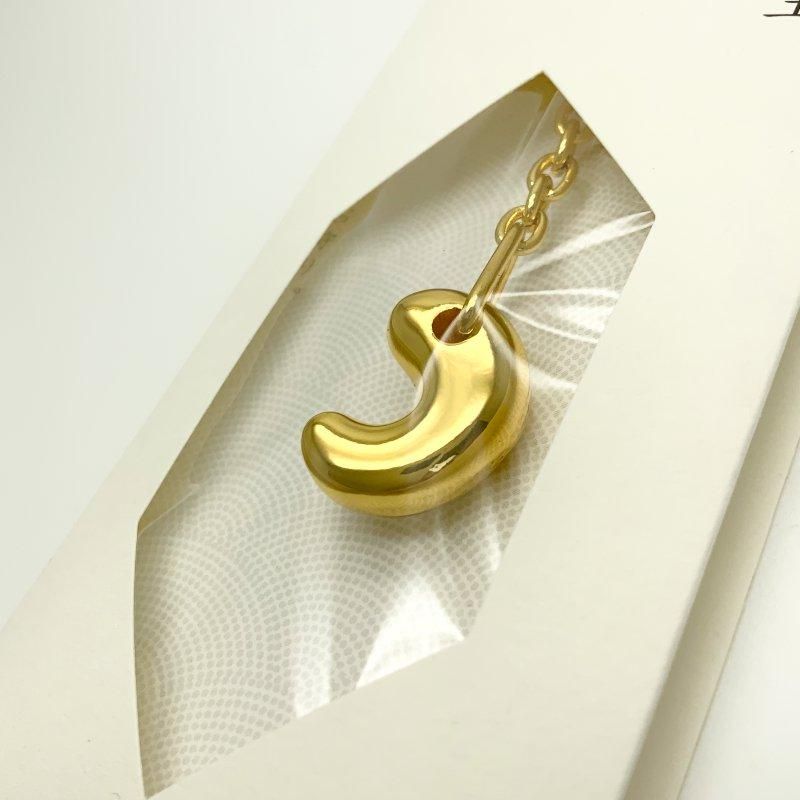 黄金の勾玉 キーホルダー 】 金色 こがねいろ 黄金色 金運 成功 財運