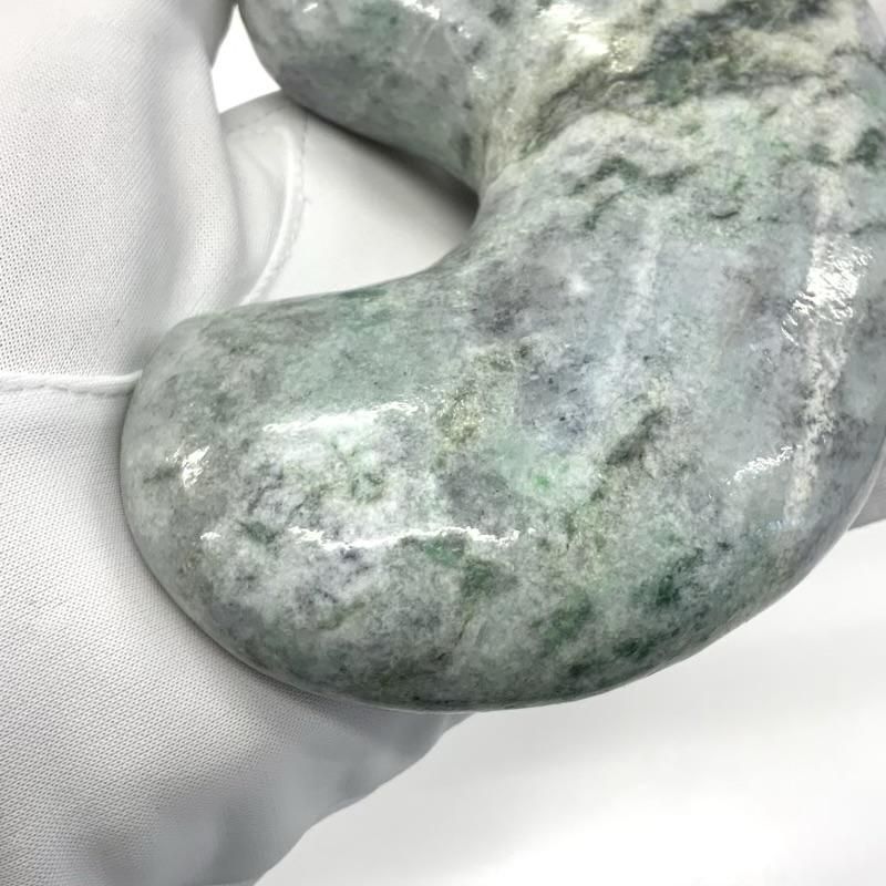 糸魚川翡翠(小滝産) 勾玉 台付き 】 国産 天然石 糸魚川産翡翠 ひすい