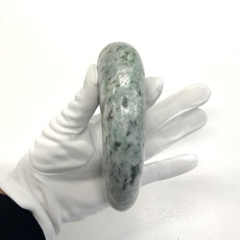 専門店にて緑一色*50万円以上の品‼️糸魚川翡翠勾玉*小滝産　本物の守護石　鑑別書 糸魚川翡翠(小滝産) 勾玉 台付き 】 国産 天然石 糸魚川産翡翠 ひすい