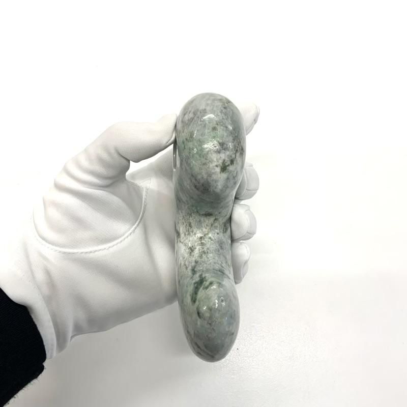 糸魚川翡翠(小滝産) 勾玉 台付き 】 国産 天然石 糸魚川産翡翠 ひすい