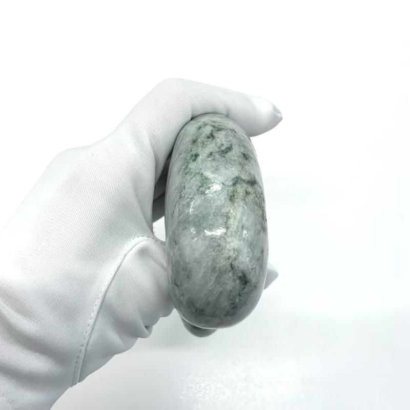 糸魚川翡翠(小滝産) 勾玉 台付き 】 国産 天然石 糸魚川産翡翠 ひすい