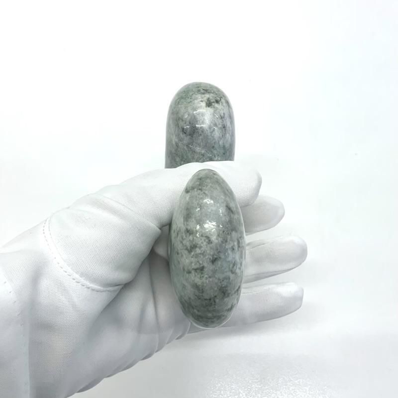 糸魚川翡翠(小滝産) 勾玉 台付き 】 国産 天然石 糸魚川産翡翠