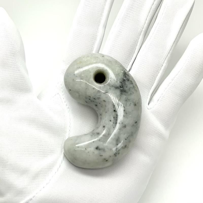 糸魚川翡翠(小滝産) 勾玉 】 糸魚川産翡翠 グレー 黒 限定 一点