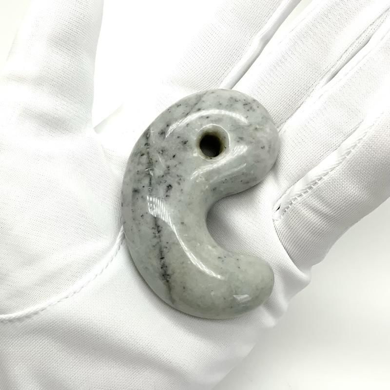 糸魚川翡翠(小滝産) 勾玉 】 糸魚川産翡翠 グレー 黒 限定 一点