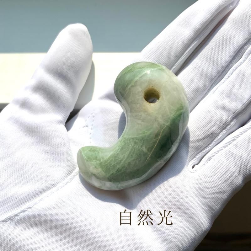 糸魚川翡翠‼️小滝産地‼️勾玉‼️極上品‼️本物の威厳‼️大変に美しい絶品‼️別格品‼️ 糸魚川翡翠(小滝産) 勾玉 】 ひすい 糸魚川産翡翠 緑 白