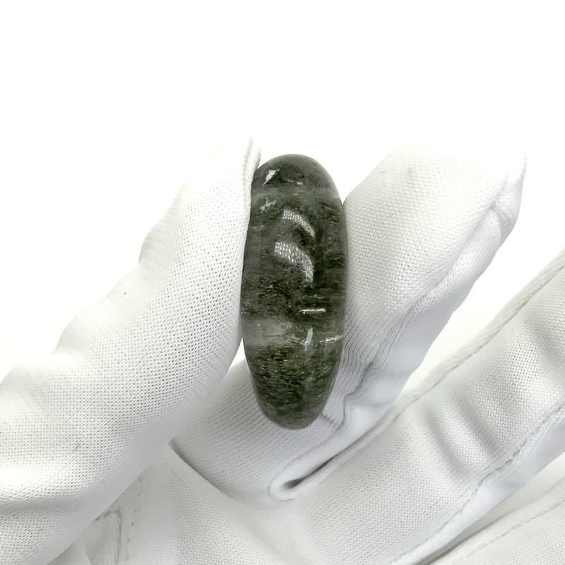 ガネーシュヒマール産水晶 勾玉 クローライト入り 】 まがたま ガネーシュヒマール産水晶 勾玉 クローライト入り 】 まがたま