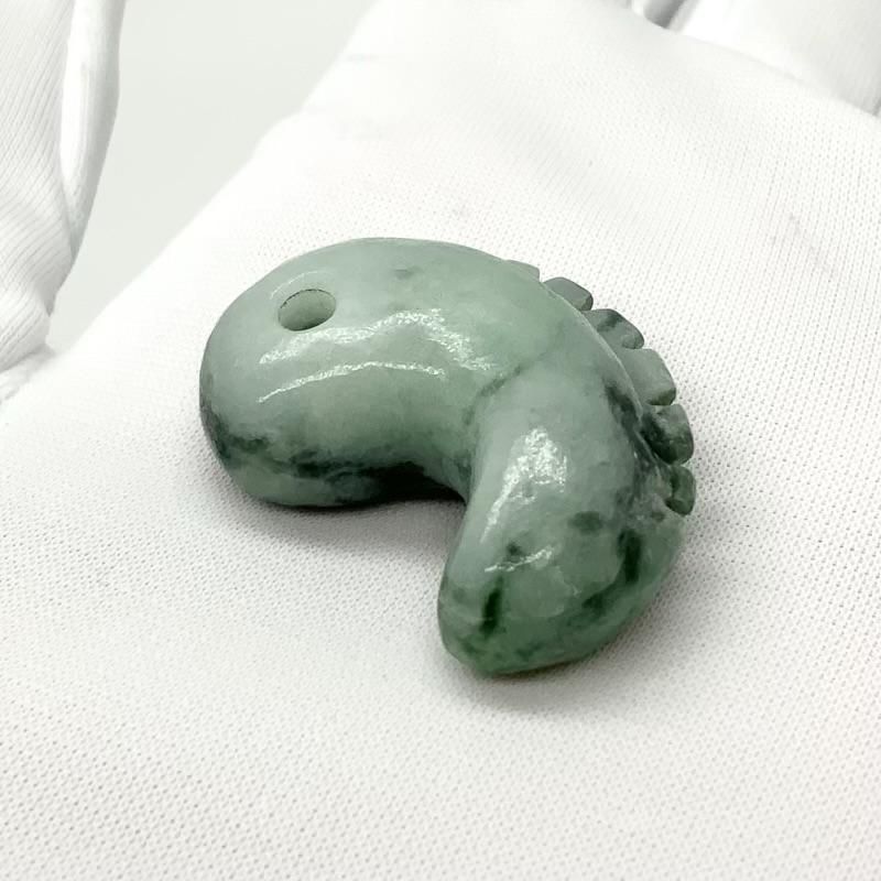 糸魚川翡翠 勾玉 獣型 】 国産 天然石 糸魚川産翡翠 ひすい