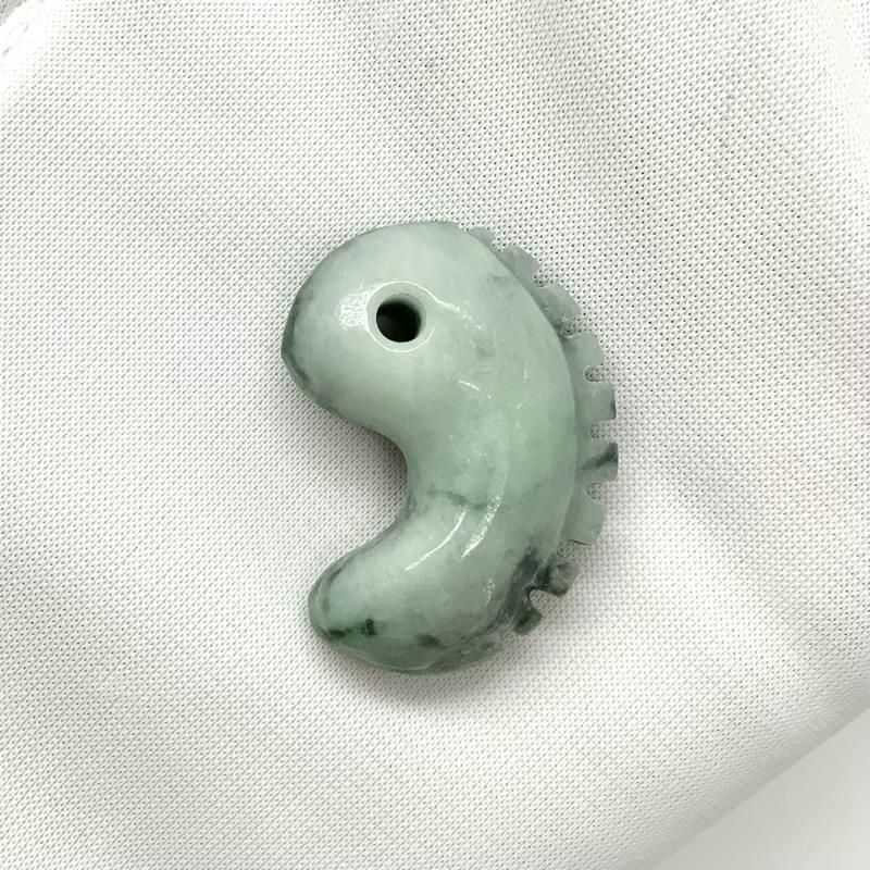 Amazon.co.jp: 糸魚川翡翠 勾玉 置物 小滝産 80mm (theory xyz
