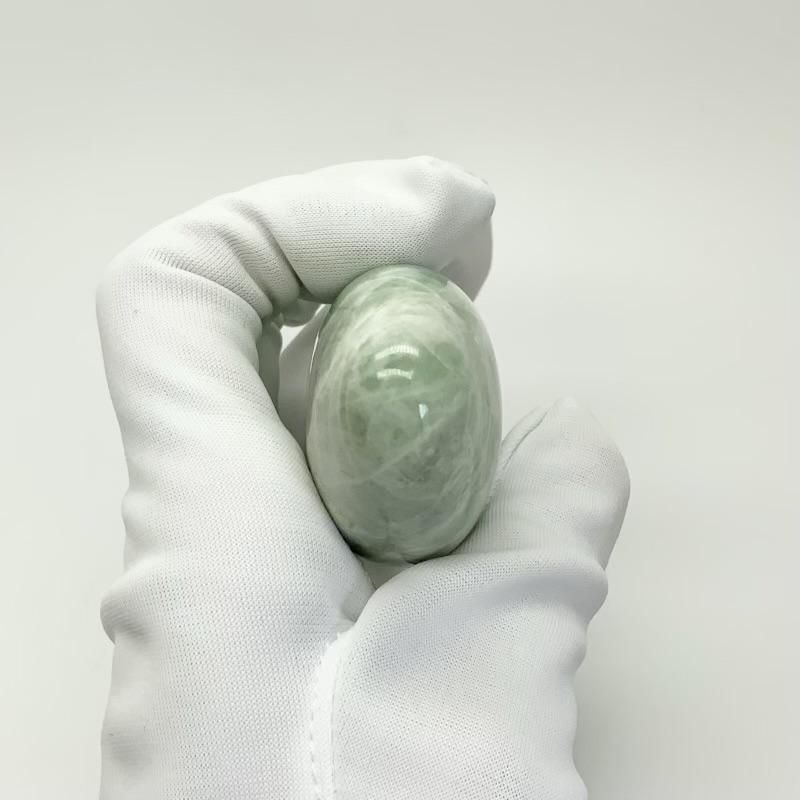 【新品未使用】希少、小滝産天然無加工の糸魚川翡翠白と青12mm美しいブレスレット 新品未使用】希少、小滝産天然無加工の糸魚川翡翠白と青12mm