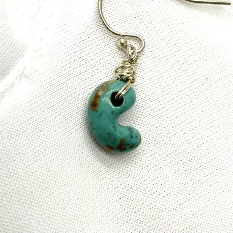 ターコイズ 勾玉 ピアス SV925 】 トルコ石 まがたま ヒーリング
