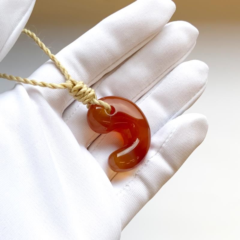 コリアグランドセール 2025 】 大麻紐ペンダント 勾玉 めのう 赤めのう agate メノウ コレクション
