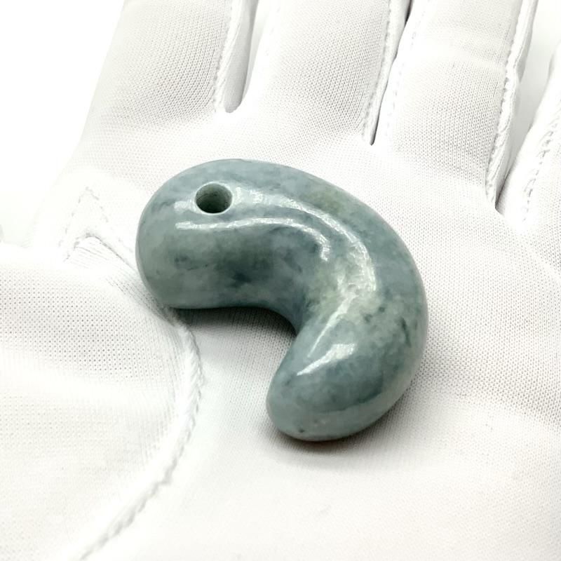 糸魚川翡翠(青翡翠)入りコン沢産 勾玉 巴型 】 青翡翠 国産 糸魚川翡翠(青翡翠)入りコン沢産 勾玉 巴型 】 青翡翠 国産