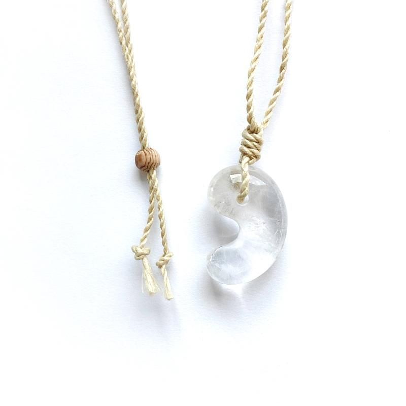 天然水晶 勾玉 大麻紐ペンダント 】 クォーツ quartz 天然石
