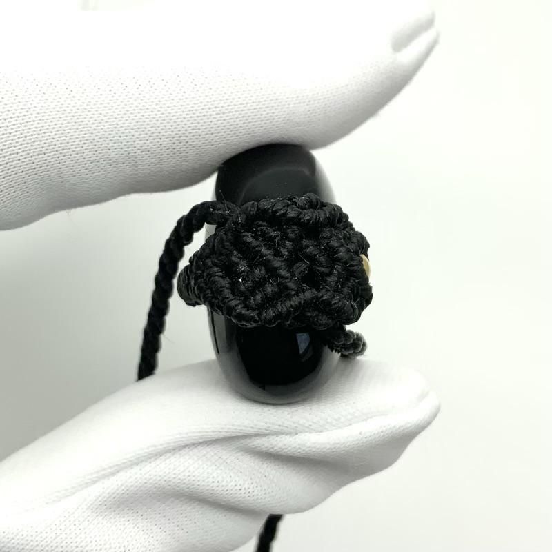 天然の黒い瑪瑙石 達磨　金銭　貔 のお守り　置き物　142g オニキス 勾玉 マクラメ編みペンダント 】 カオニクス onyx