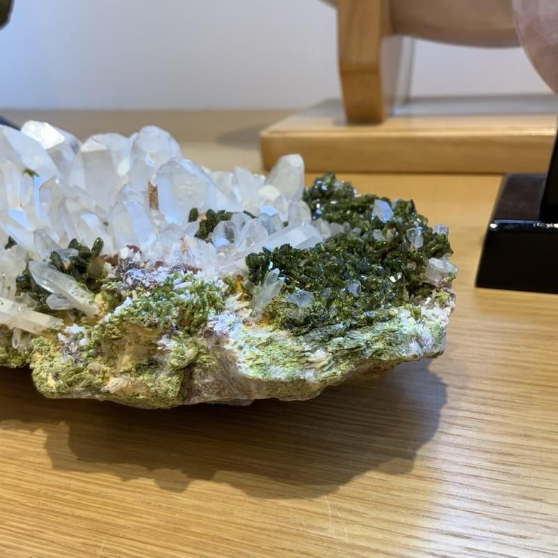 グリーンエピドート/水晶クラスター 】 緑簾石 epidote 緑色 グリーンエピドート/水晶クラスター 】 緑簾石 epidote 緑色