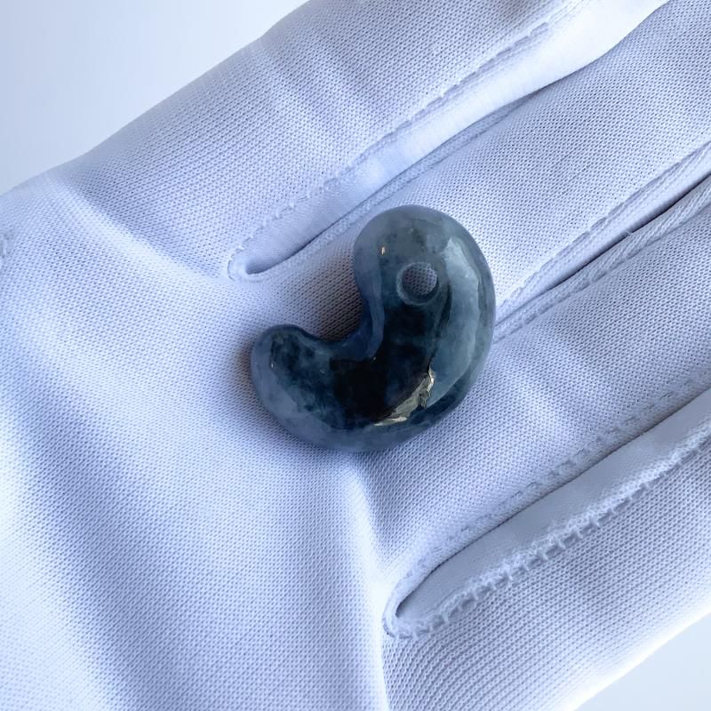 ミャンマー産黒翡翠 勾玉 】 まがたま ブラックジェダイト 仕事運