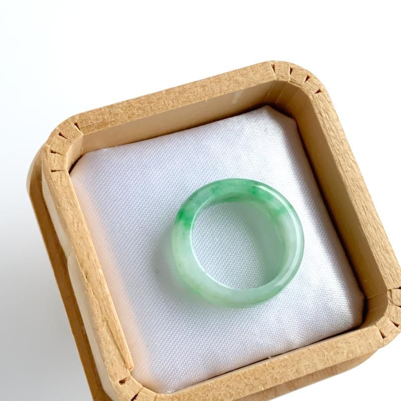 ミャンマー翡翠 緑 リング 】 ひすい ヒスイ Jade 限定品 稀少 レア パワーストーン -  めのうの店川島【公式通販】創業明治10年/勾玉や出雲石/碧玉/隠岐の黒曜石/糸魚川翡翠