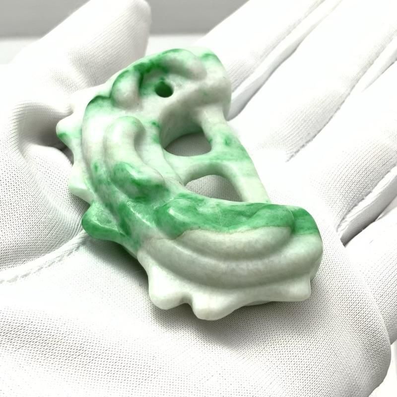 糸魚川翡翠　金山産⭐︎瑞波 糸魚川翡翠 出雲國金崎一号墳 レプリカ 勾玉 】 国産 天然石