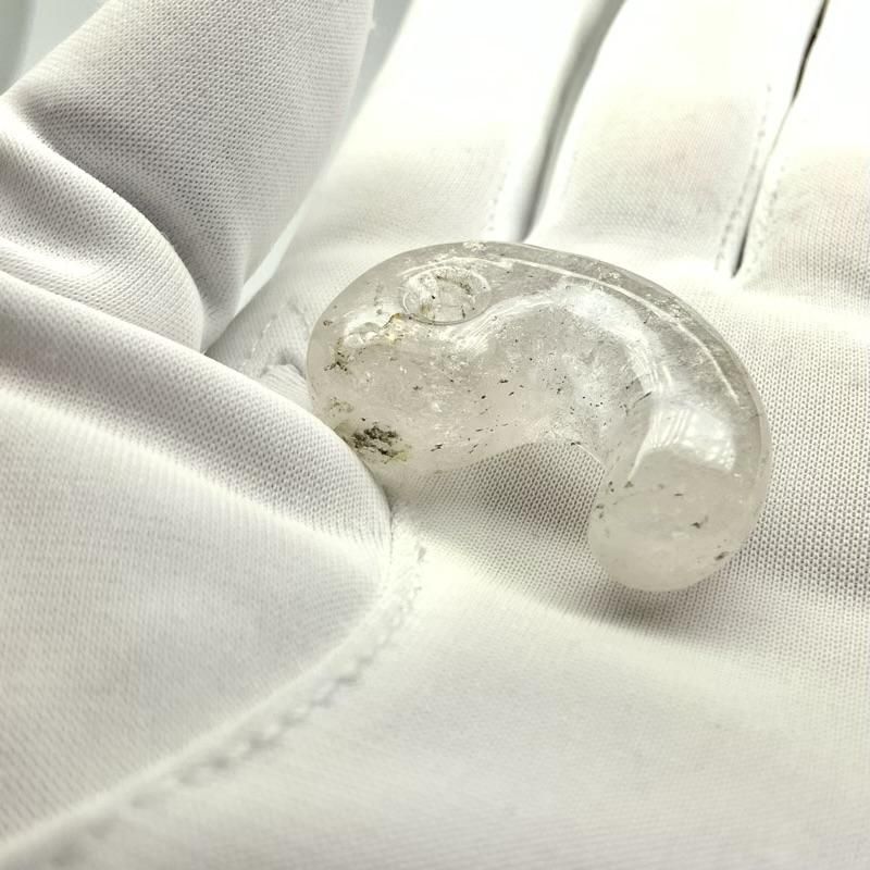 【入手困難/最強品質】虹入り☆天然水晶勾玉＊山梨県黒平産＊ 一点物 水晶 山梨 国産 黒平水晶 黒水晶 希少 希少石