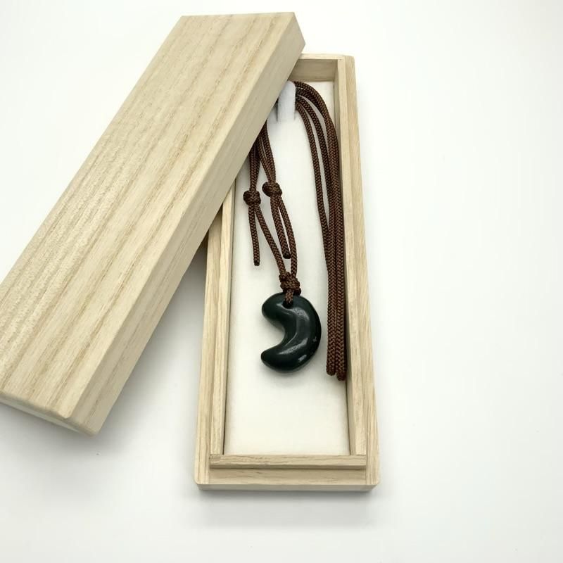 出雲石/碧玉 勾玉(中) AA 紐ペンダント 】 出雲石 国産 花仙山