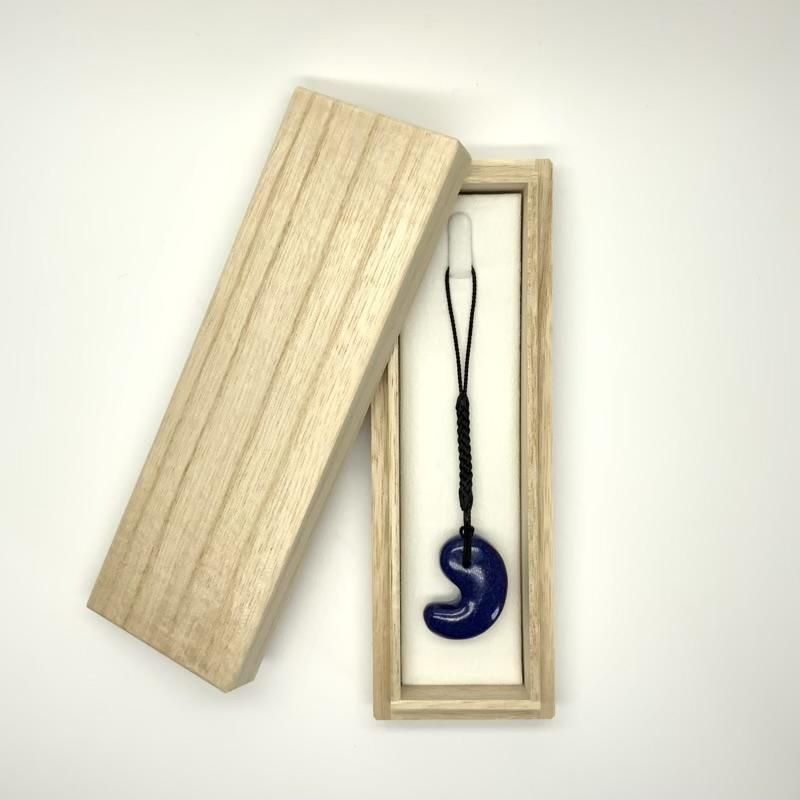 縁起物❗️絶品*金*銀両班紋パイライト入り　幸運の石ラピスラズリ勾玉　鑑定機関鑑別 ラピスラズリ AAAランク 勾玉 】 まがたま 瑠璃 半貴石 護符 青